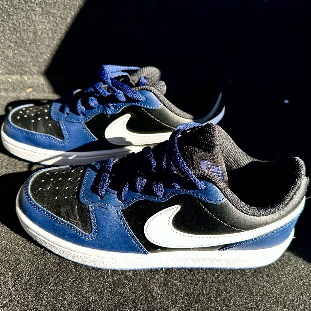 Air jordan low’s (youth) navy and black